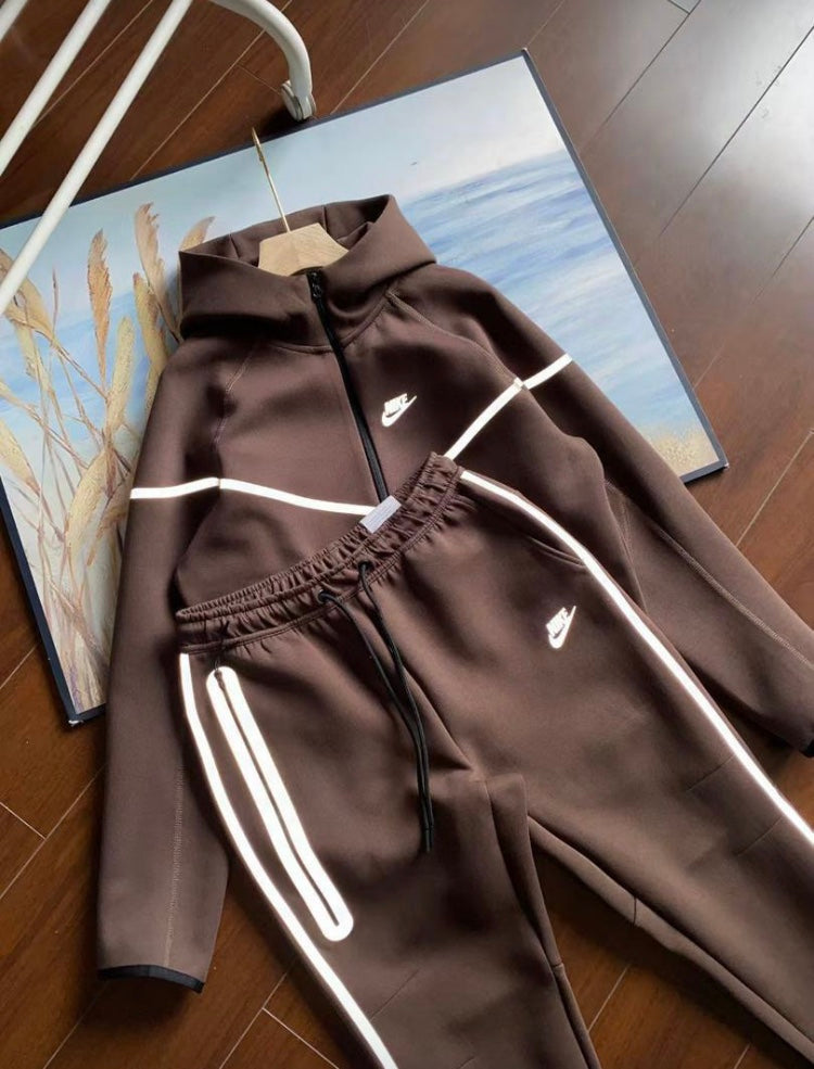 NIKE TECH FLEECE “BROWN/WHITE