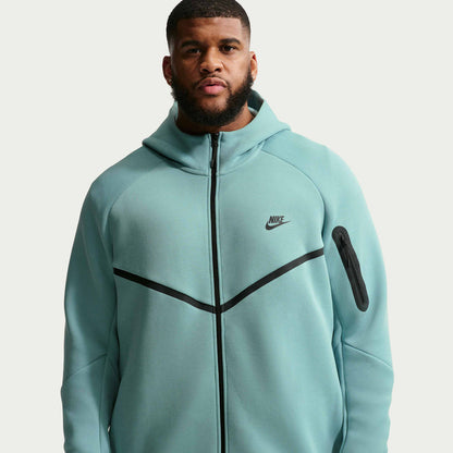 NIKE TECH FLEECE “LIGHT BLUE”